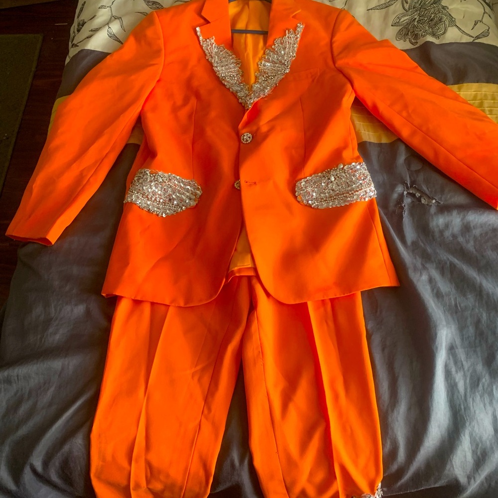 Custom suit - Picture 2 of 7